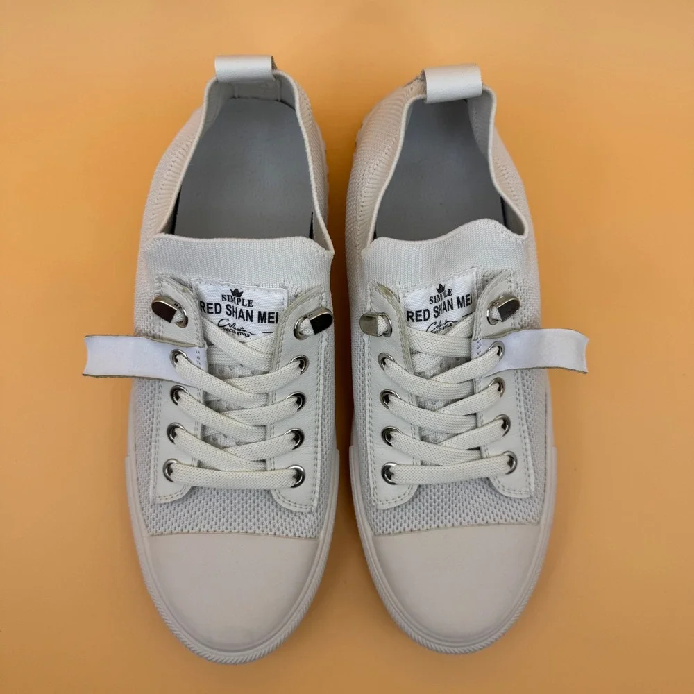 Simple Red Shan Mei White‎ Knit Slip On Women's Sneakers Size US 8 Casual Shoe